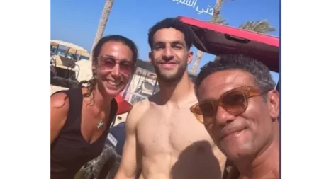 آسر ياسين مع مصطفى شوبير ويعلق بطريقة كوميدية: "حتى الشجر واقف له عارضة" آسر ياسين مع مصطفى شوبير ويعلق بطريقة كوميدية: "حتى الشجر واقف له عارضة"