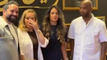 شيكابالا وزوجته في العرض الخاص لمسرحية "خيال مريض" بطولة هشام ماجد