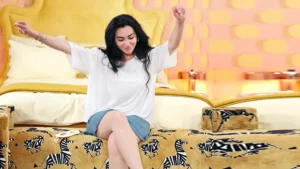 بإطلالة كاجوال.. ميرهان حسين تخطف الأنظار والجمهور: "أحلى من كيم كارديشيان"