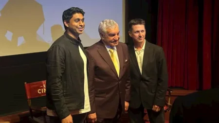 صور.. زاهي حواس يحتفل بالعرض الخاص لفيلم "الرجل ذو القبعة" في نيويورك صور.. زاهي حواس يحتفل بالعرض الخاص لفيلم "الرجل ذو القبعة" في نيويورك