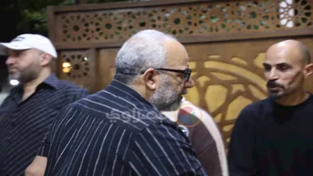 بالصور.. بيومي فؤاد يقدم واجب العزاء في المنتج الراحل ياسر صبحي