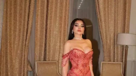 بإطلالة جريئة وفستان لامع.. 10 صور لـ هيفاء وهبي تخطف بها الأنظار