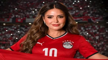 سارة سلامة كاجوال وصابرين بتيشرت المنتخب المصري.. نجوم الفن خلال 24 ساعة