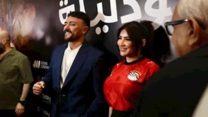 صور| مي عمر تحضر العرض الخاص لفيلمها"شمشون ودليلة" بـ"تيشيرت المنتخب"