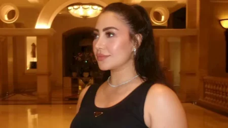 10 صور لـ بوسي بأحدث ظهور بإطلالة صيفية.. والجمهور يعلق