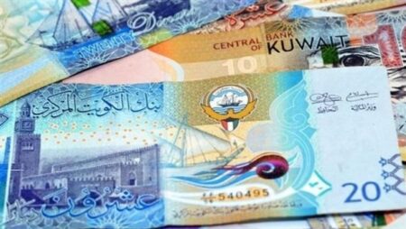 سعر الدينار الكويتي مقابل الجنيه في البنوك المصرية مساء اليوم