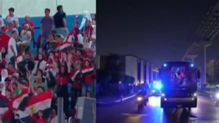 وصول حافلة الجهاز الفني ولاعبي منتخب مصر للاحتفال في ستاد القاهرة وصول حافلة الجهاز الفني ولاعبي منتخب مصر للاحتفال في ستاد القاهرة