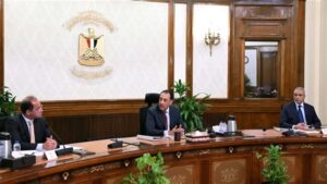 رئيس الوزراء يتابع مستجدات الموقف التنفيذي لمشروعات الطاقة الجديدة والمتجددة