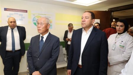 السفير الياباني: مصر تقدم نموذجًا إنسانيا متميزا في علاج الأطفال بالمجان