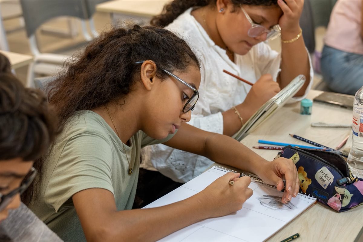 جامعة مصر للمعلوماتية تنظم معسكرا صيفيا في الرسم والتصميم الرقمي للأطفال