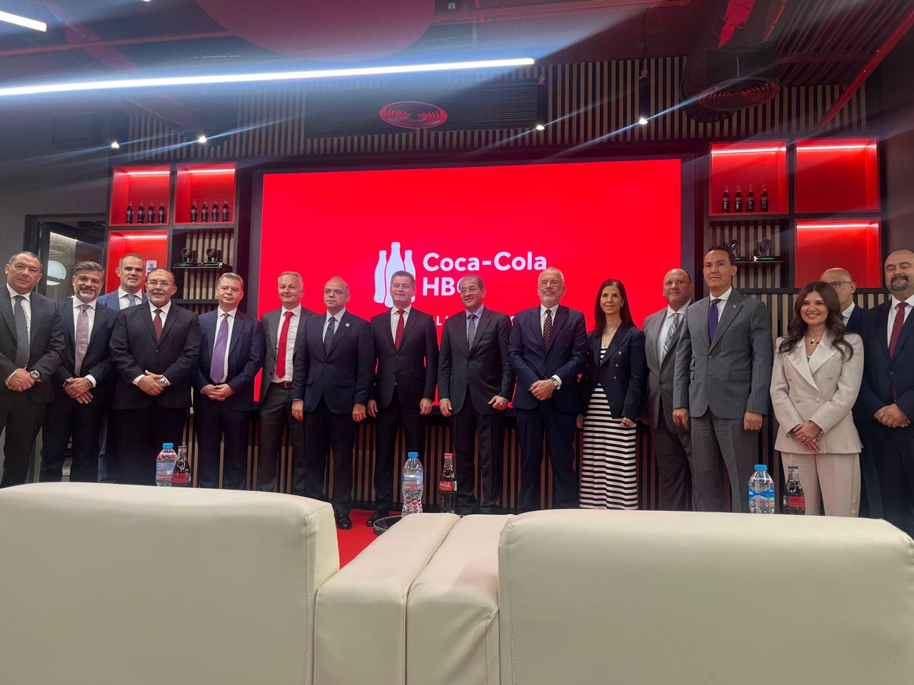 الاتصالات تفتتح مركز كوكاكولا HBC لتصدير خدمات التعهيد إلى 27 دولة 6 الاتصالات تفتتح مركز كوكاكولا HBC لتصدير خدمات التعهيد إلى 27 دولة