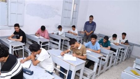 طلاب الثانوية العامة يؤدون غدا امتحان "الأحياء والرياضيات البحتة وعلم النفس"