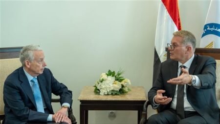 وزير البترول يعقد جلسة مباحثات موسعة مع وفد مجموعة كوانتم كابيتال الأمريكية