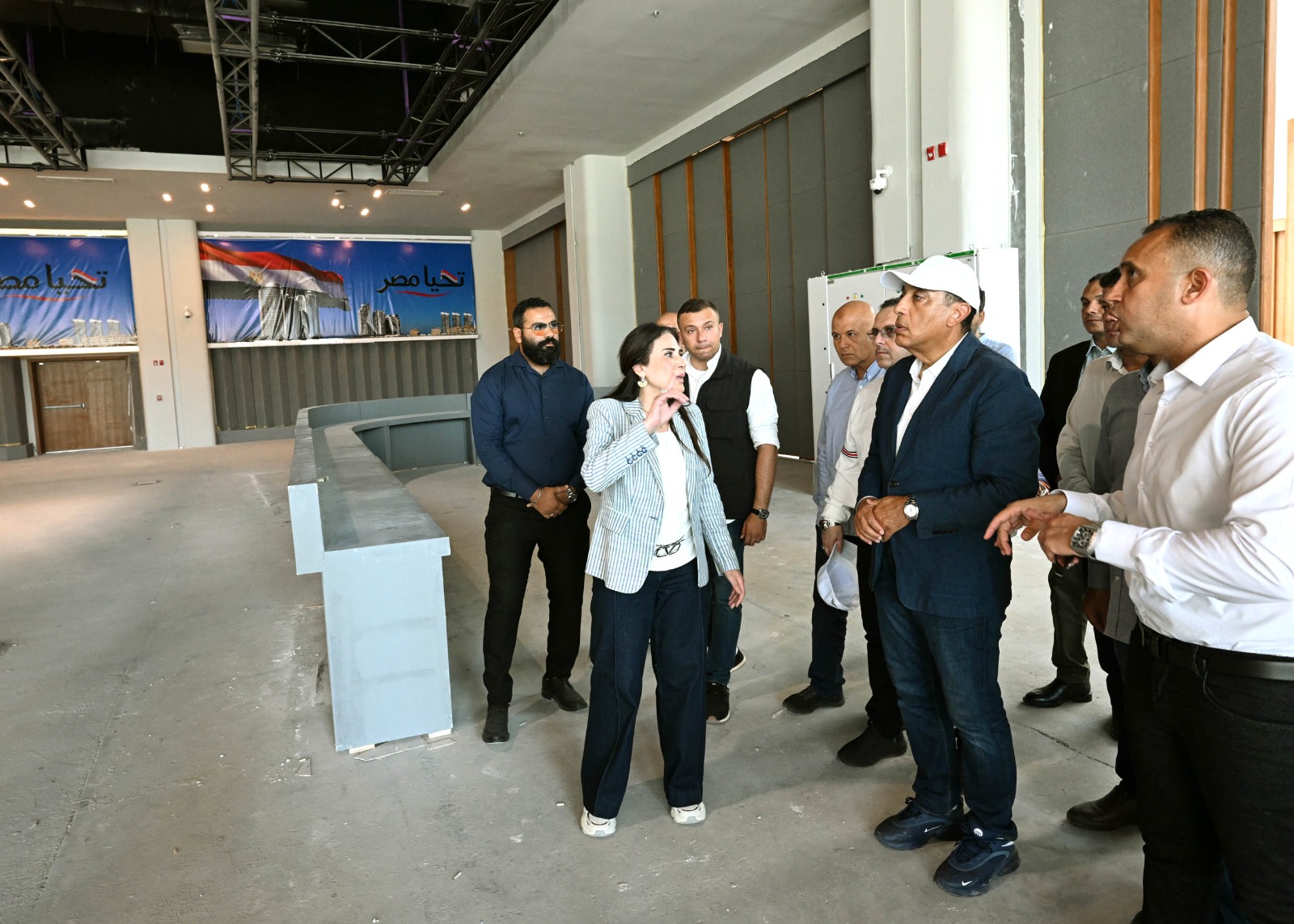 رئيس الوزراء يتفقد مركز المؤتمرات والمعارض الدولي بالمدينة التراثية والحديقة المتحفية بالعلمين الجديدة.. صور