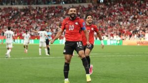 محمد صلاح متواجد في تقديم نادي بشكاتش التركي للاعبه تروسارد.. ما القصة؟