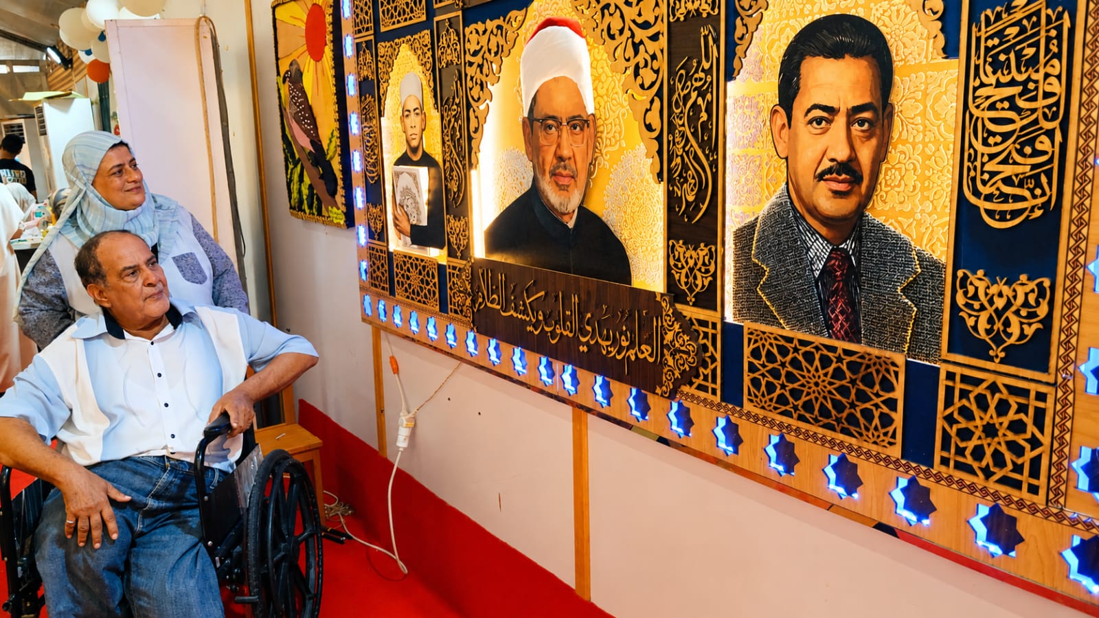 «ثمانينية الإمام».. جدارية الأزهر بعد اكتمالها تتحول إلى أيقونة بصرية تجذب زوار معرض مكتبة الإسكندرية للكتاب 11 «ثمانينية الإمام».. جدارية الأزهر بعد اكتمالها تتحول إلى أيقونة بصرية تجذب زوار معرض مكتبة الإسكندرية للكتاب