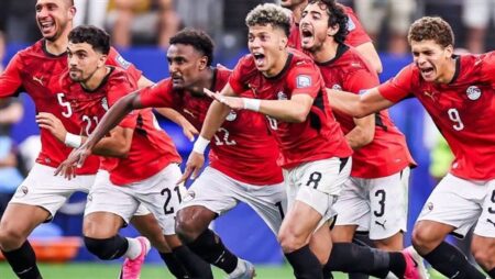 تكريم رئاسي بمدينة العلمين.. السيسي يستقبل منتخب مصر السبت المقبل تكريم رئاسي بمدينة العلمين.. السيسي يستقبل منتخب مصر السبت المقبل