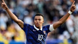 لماذا تصدر مبابي ترتيب هدافي كأس العالم رغم التساوي مع ميسي؟