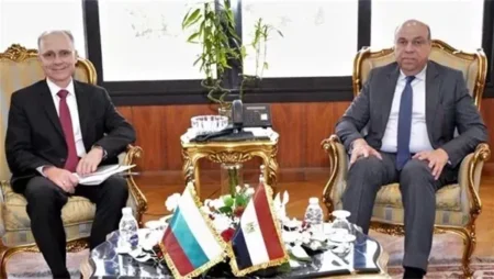 وزير الطيران يستقبل سفير بلغاريا لبحث سُبل التعاون المشترك بمجال النقل الجوي