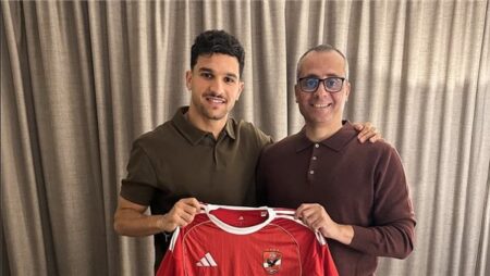 الأهلي يتعاقد مع الجزائري منصف بقرار «3 مواسم»