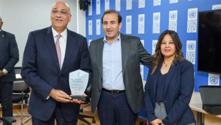 برنامج الأمم المتحدة الإنمائي يكرم باسل رحمي بمناسبة انتهاء فترة رئاسته لجهاز تنمية المشروعات برنامج الأمم المتحدة الإنمائي يكرم باسل رحمي بمناسبة انتهاء فترة رئاسته لجهاز تنمية المشروعات