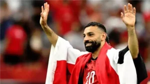 زي ميسي ورونالدو وبيكهام، ملياردير شهير يعرض على محمد صلاح أسهما في ناديه (فيديو)
