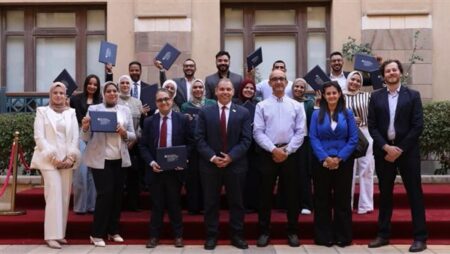 تخرج 17 متخصصًا بـ«المجالس المتخصصة» في اقتصاديات الصحة