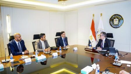 وزير التخطيط يبحث مع “موانئ دبي العالمية” آفاق التعاون ومستقبل الشراكة اللوجستية وزير التخطيط يبحث مع "موانئ دبي العالمية" آفاق التعاون ومستقبل الشراكة اللوجستية
