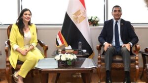 وزير الشباب يلتقي رئيس مجلس أمناء جامعة MSA ويتسلم مساهمة مخصصة لرياضة سلاح الشيش
