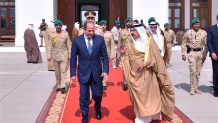 تفاصيل زيارة الرئيس السيسي اليوم إلى قطر والبحرين (صور)
