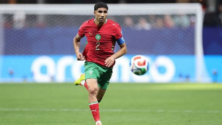منتخب المغرب يفاجئ أشرف حكيمي باحتفالية خاصة قبل مواجهة كندا بالمونديال