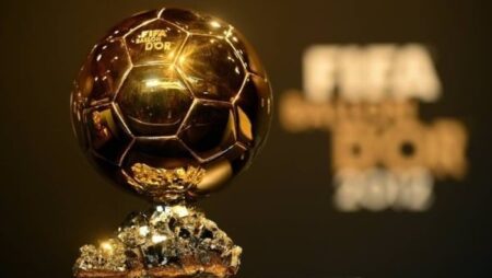 صراع شرس على الكرة الذهبية بعد انتهاء كأس العام صراع شرس على الكرة الذهبية بعد انتهاء كأس العام