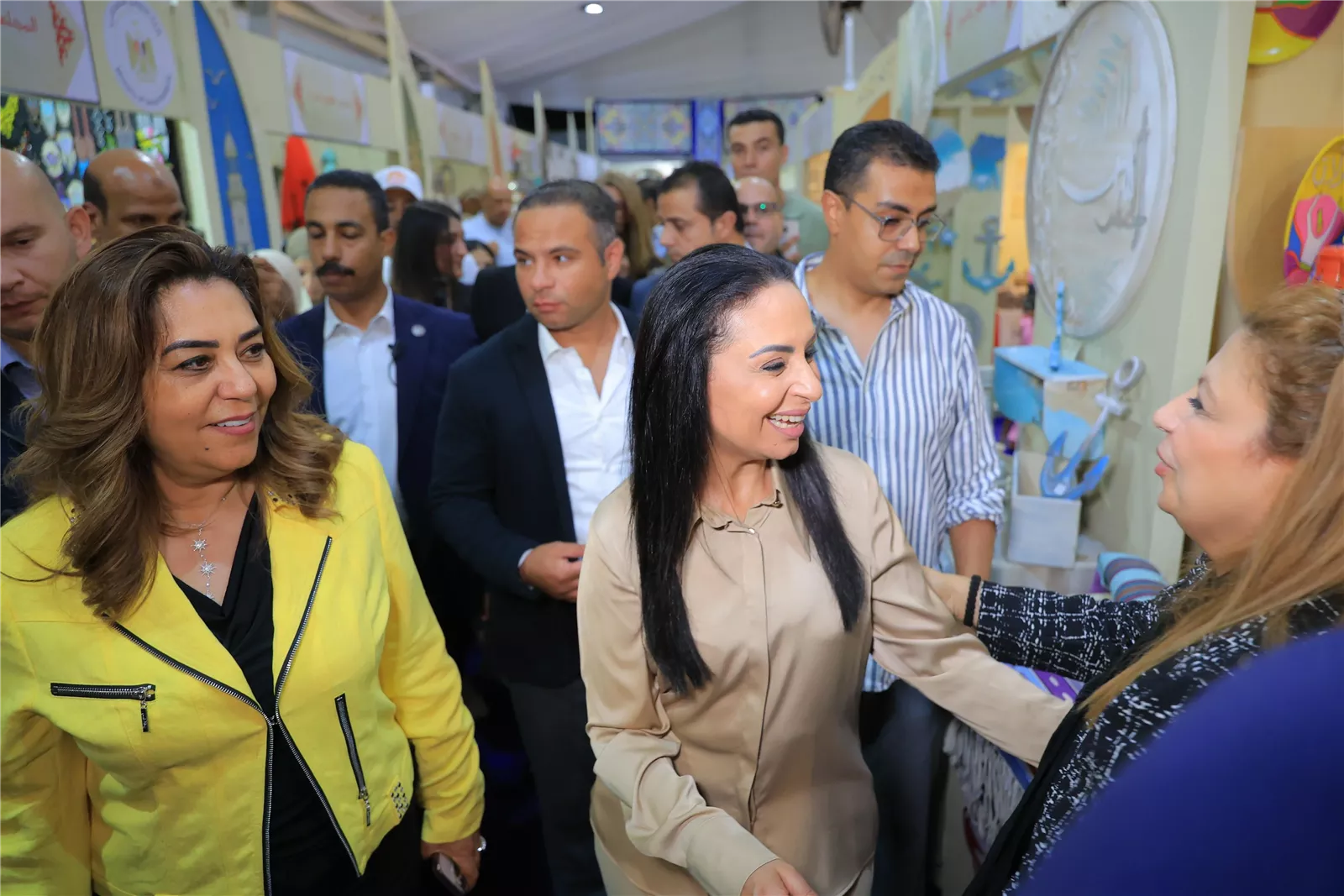 وزيرة التضامن تفتتح معرض "ديارنا" للحرف اليدوية بالساحل الشمالي بمشاركة 450 عارضًا 4 وزيرة التضامن تفتتح معرض "ديارنا" للحرف اليدوية بالساحل الشمالي بمشاركة 450 عارضًا