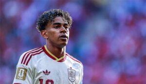 يامال: لست محبوبًا مثل بيدري.. أشبه كريستيانو رونالدو وهددت كوكوريلا بسبب ريال مدريد