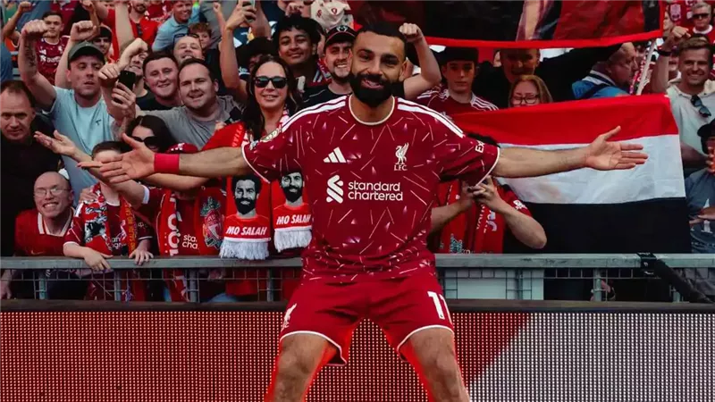 سيخلده التاريخ، ليفربول يفاجئ محمد صلاح بقرار غير مسبوق (صورة)