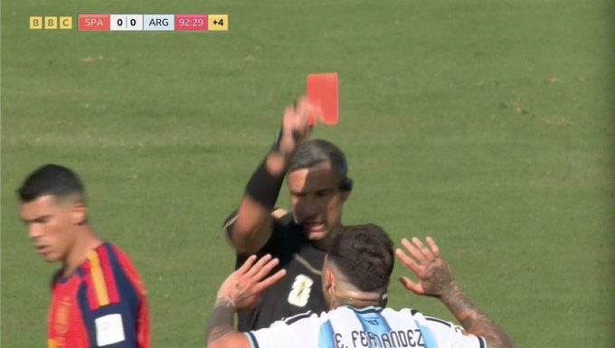 شجار عنيف بين لاعبي الأرجنتين وإسبانيا بعد نهائي كأس العالم (فيديو) 5 الصورة