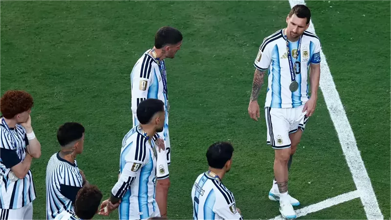 لعبت مباراتي الأخيرة، ميسي يصدم زملاءه في منتخب الأرجنتين 1 لعبت مباراتي الأخيرة، ميسي يصدم زملاءه في منتخب الأرجنتين