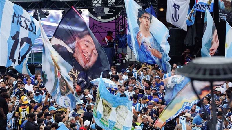 هل يعاقب الفيفا منتخب الأرجنتين بسبب اللافتات السياسية؟ 1 هل يعاقب الفيفا منتخب الأرجنتين بسبب اللافتات السياسية؟