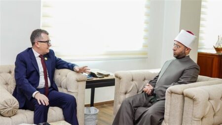 وزيرا الأوقاف والتخطيط يبحثان تعزيز التعاون المؤسسي ودعم جهود التنمية والاستثمار