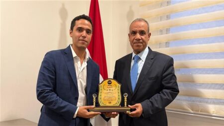 "مصر24 نيوز" تمنح وزير الخارجية وسام الاحترام