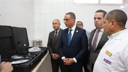 محافظ الجيزة يفتتح وحدتي مناظير الجهاز الهضمي ورعاية القلب بمستشفى الحوامدية