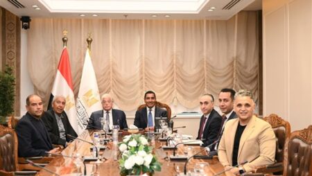 وزير الشباب يبحث مع وفد نادي السيارات مستقبل ‏‏‏رياضات المحركات في مصر