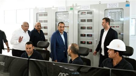 رئيس الوزراء يتفقد محطة محولات كهرباء شرق مطروح.. صور رئيس الوزراء يتفقد محطة محولات كهرباء شرق مطروح.. صور