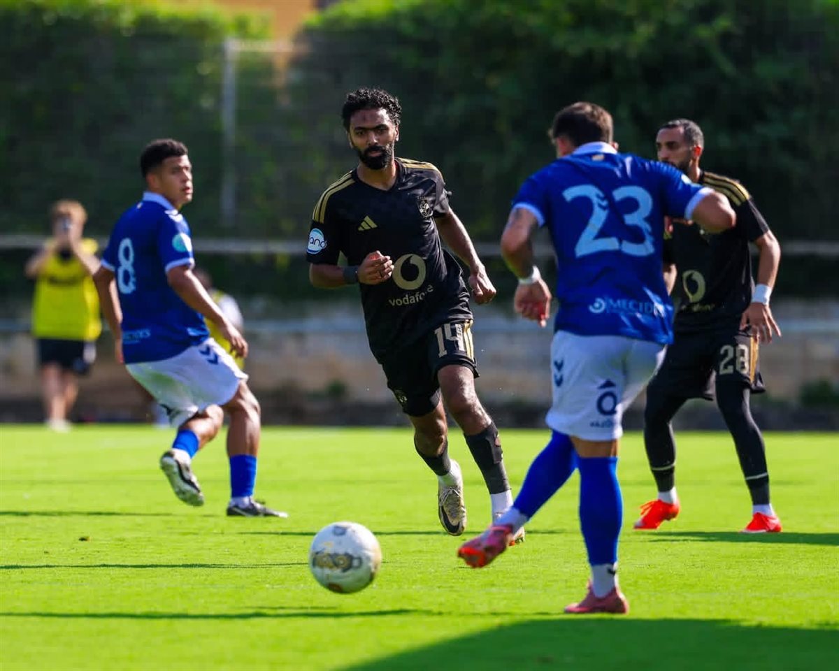 موسم الإصابات بدأ مبكرا، نقل لاعب الأهلي للمستشفى بعد ودية بادالونا الإسباني