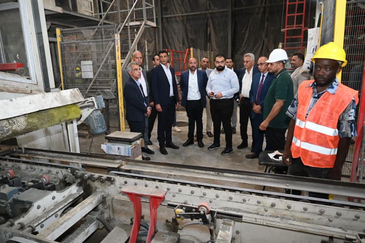 وزير الصناعة يتفقد مجمع "e2 العلمين الصناعي" التابع لمجموعة التنمية الصناعية IDG ويزور مشروع "خزن" 1 وزير الصناعة يتفقد مجمع "e2 العلمين الصناعي" التابع لمجموعة التنمية الصناعية IDG ويزور مشروع "خزن"
