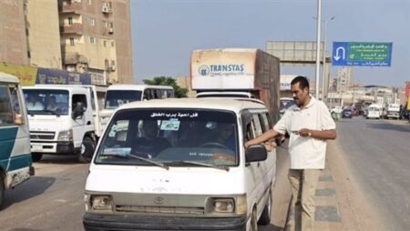 محافظة الجيزة تدعم خطوط السرفيس بـ20 رخصة جديدة وتضبط 1672 مخالفة