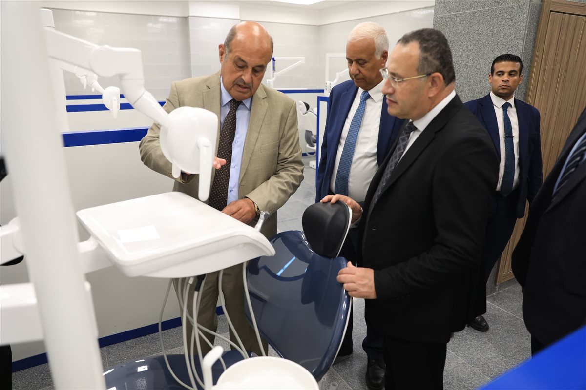 وزير التعليم العالي يتفقد جامعة العلمين الدولية ويطلع على التجهيزات الحديثة
