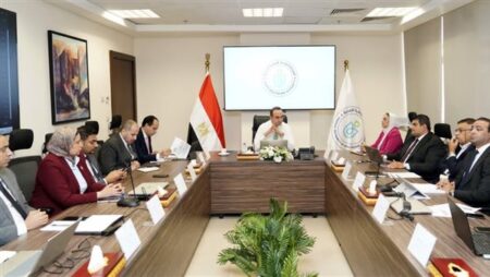 «السبكي» يبحث رفع جاهزية المنشآت وتطوير منظومة العمليات والعنايات المركزة لخدمة المنتفعين