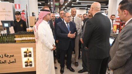 "التموين" يفتح قنوات جديدة لتسويق منتجات "القابضة" ويستهدف تعزيز كفاءة توزيع السلع