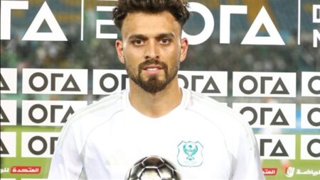 صلاح محسن يحصد جائزة أفضل لاعب في مباراة المصري وسموحة